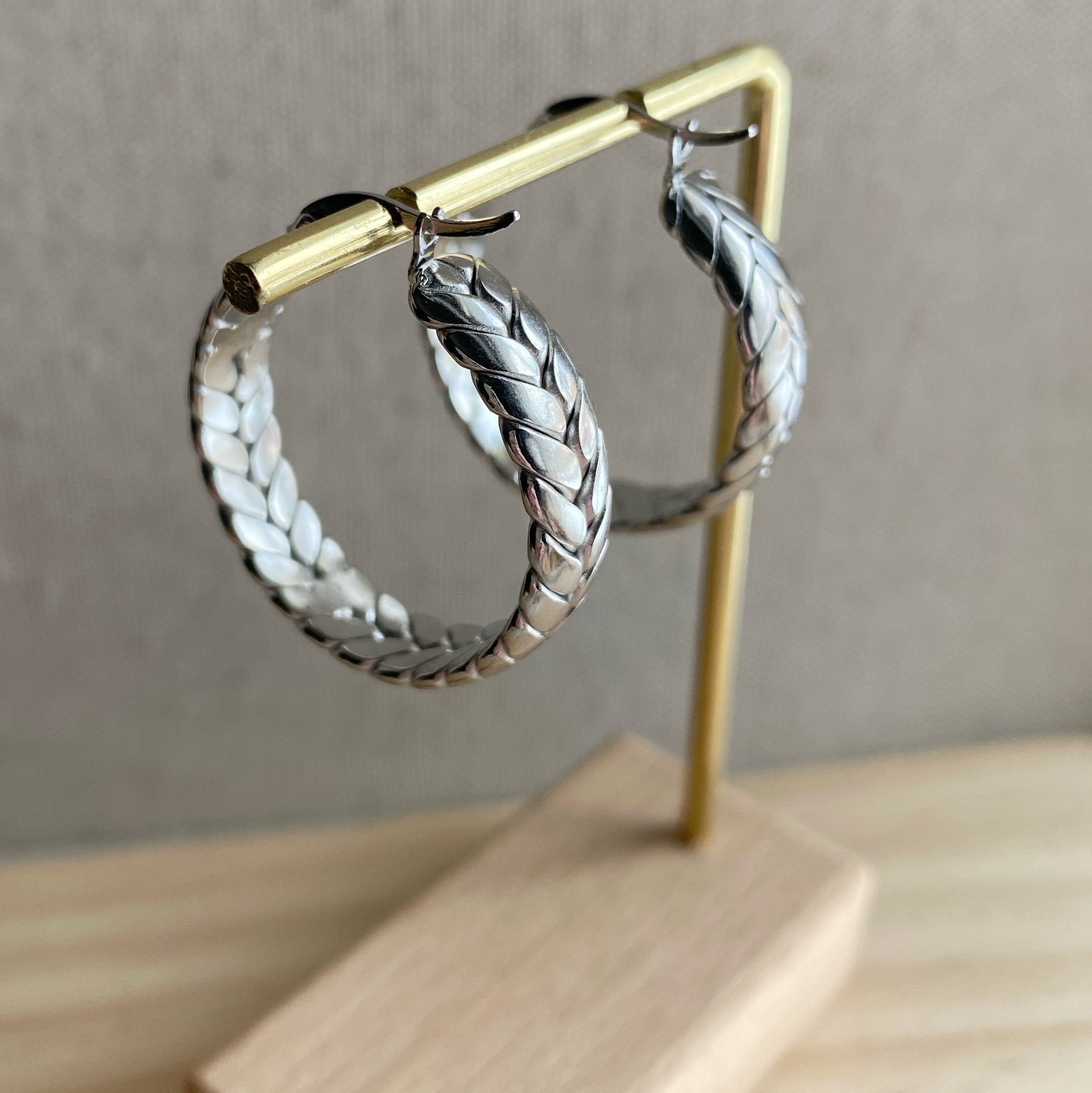 Success earrings silver gold plated braided hoops 2.5 cm - Oxette